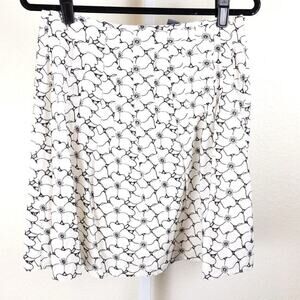Vintage Hillard & Hanson White Embroidered Flutter Skirt Size 8